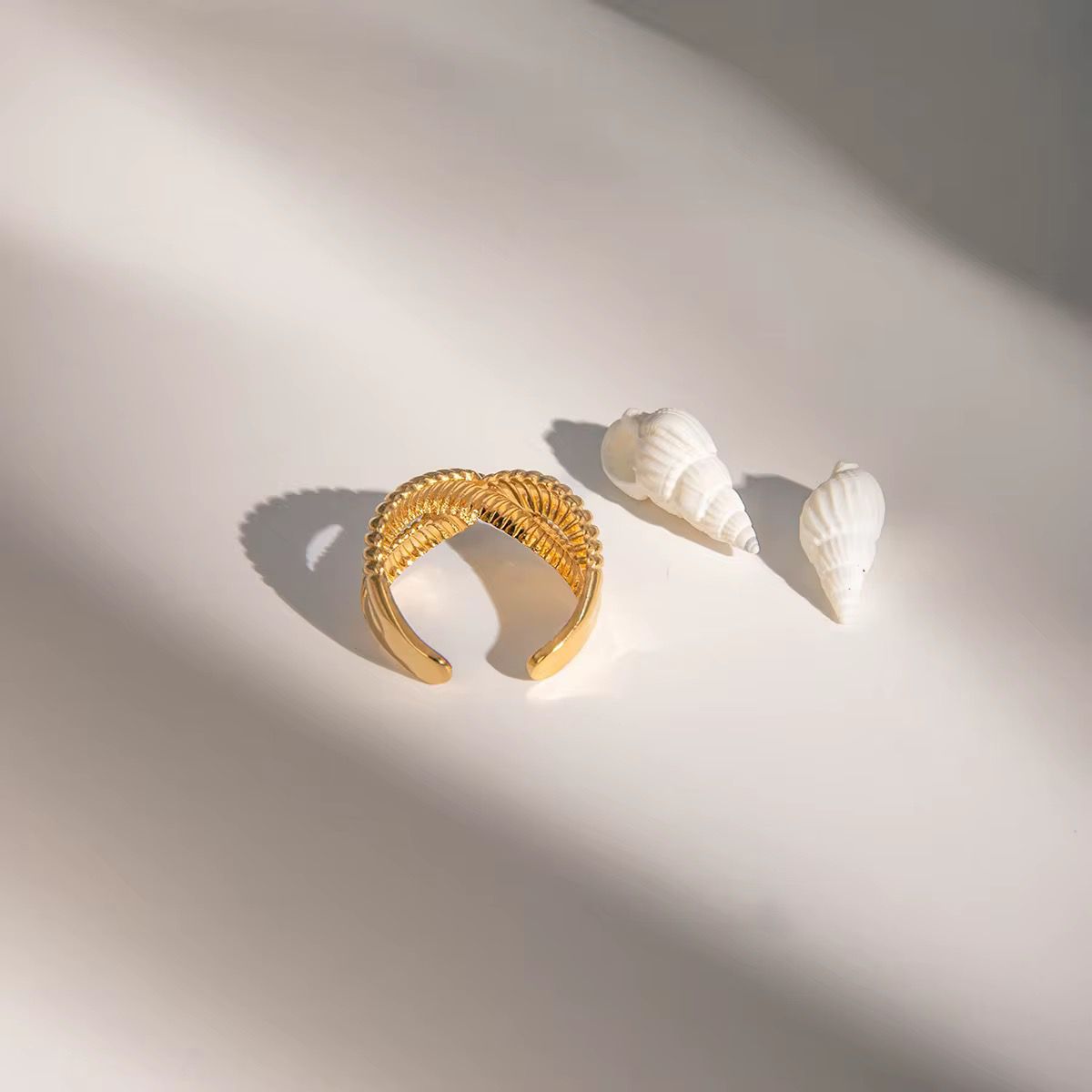 The Ribbed Cross Ring