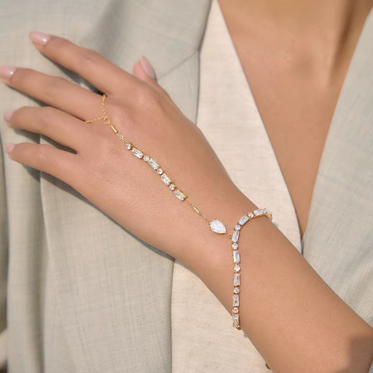 Lumina Handchain