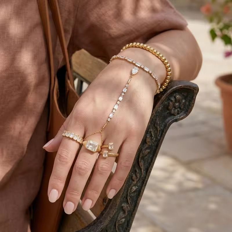Lumina Handchain