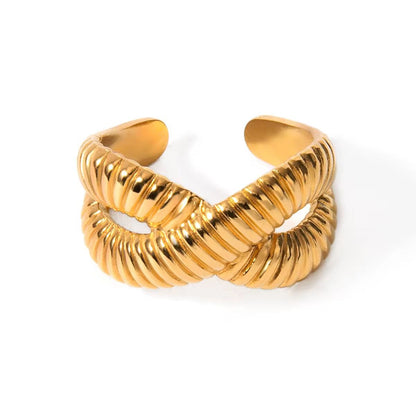 The Ribbed Cross Ring