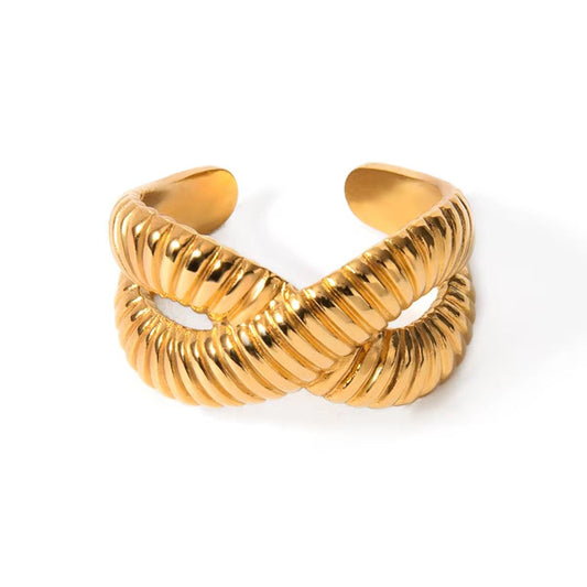 The Ribbed Cross Ring