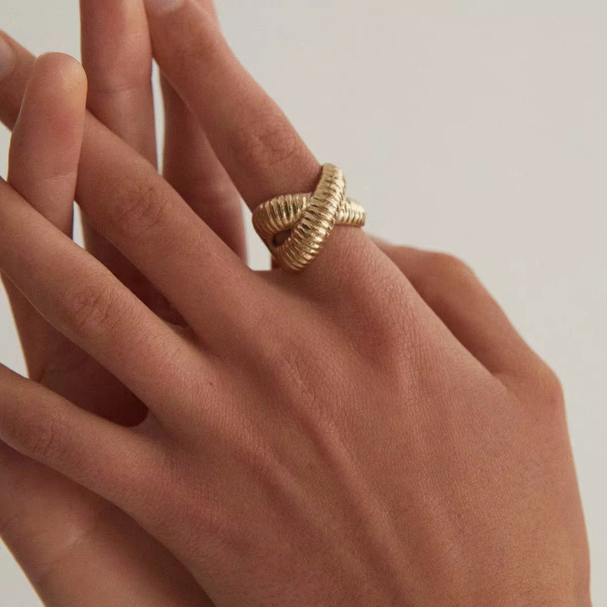 The Ribbed Cross Ring