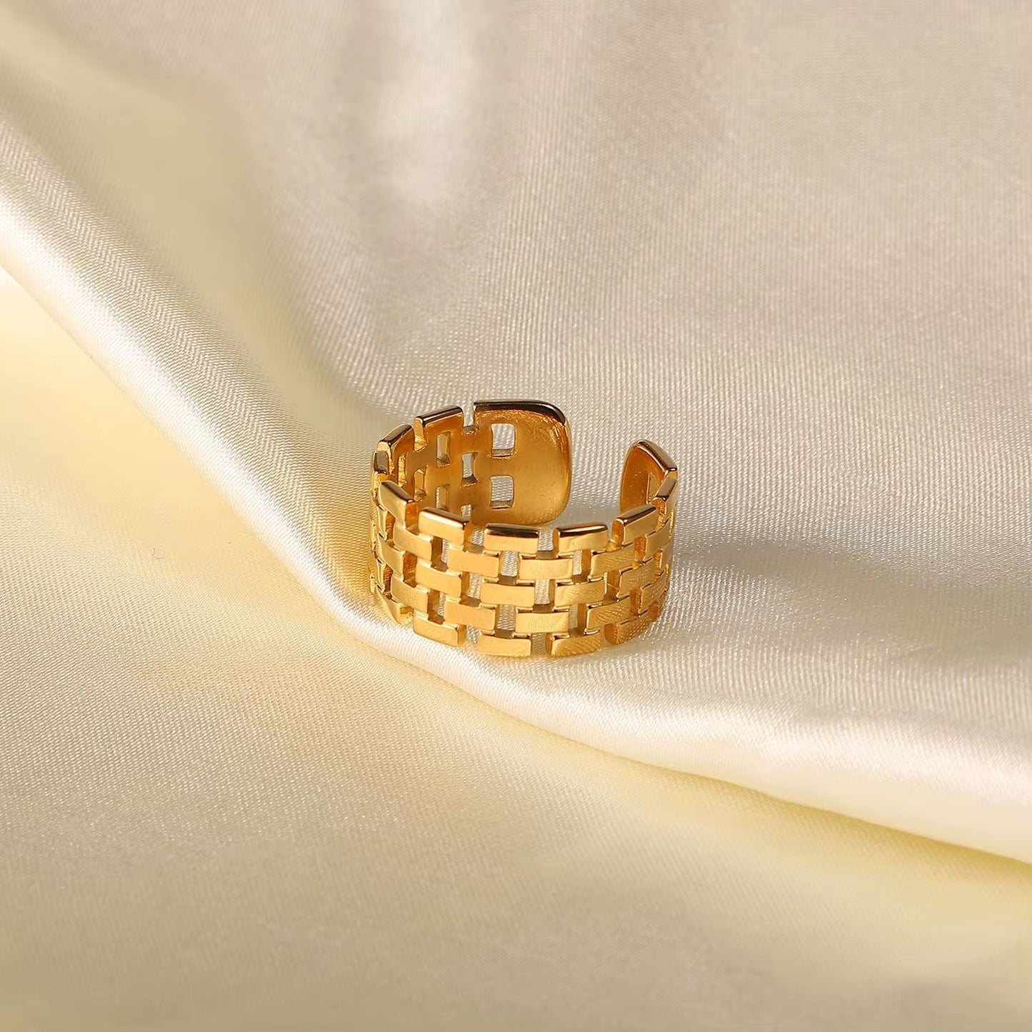 The Link Ring